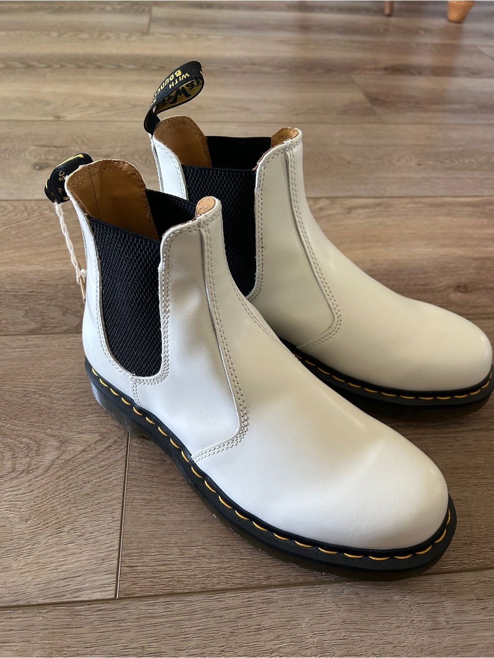 New Dr. Martens White leather Chelsea Boots Black Elastic slip on chunky sole - Picture 2 of 5
